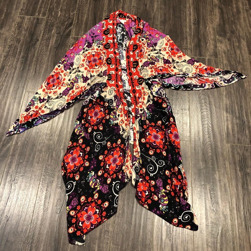 Beautiful Free People Kimono ♥️